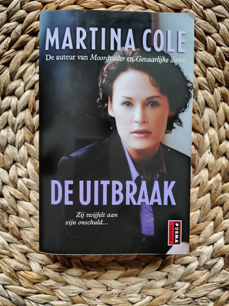 Martina Cole - De uitbraak, Boeken, Ophalen of Verzenden, Gelezen