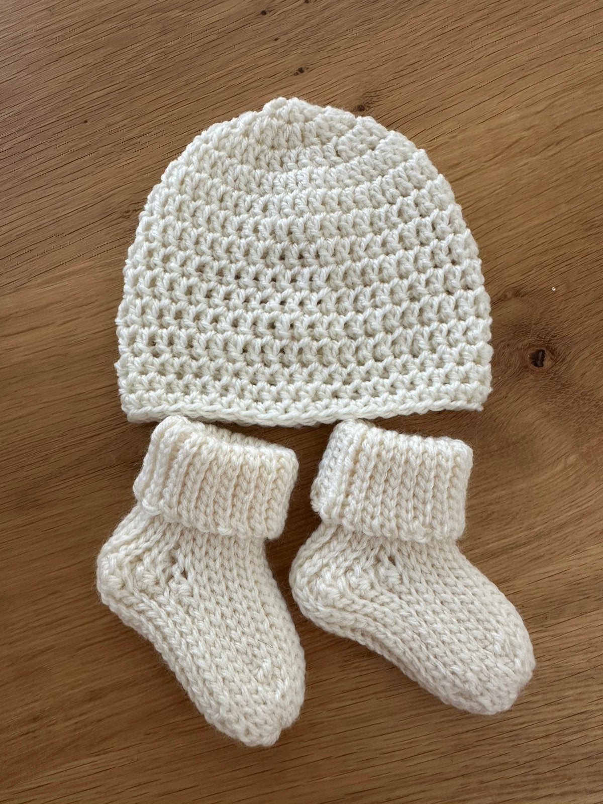 Handgemaakt kraamcadeautje: babymutsje én babysokjes, Maat 50, Nieuw, Ophalen of Verzenden, Jongetje of Meisje