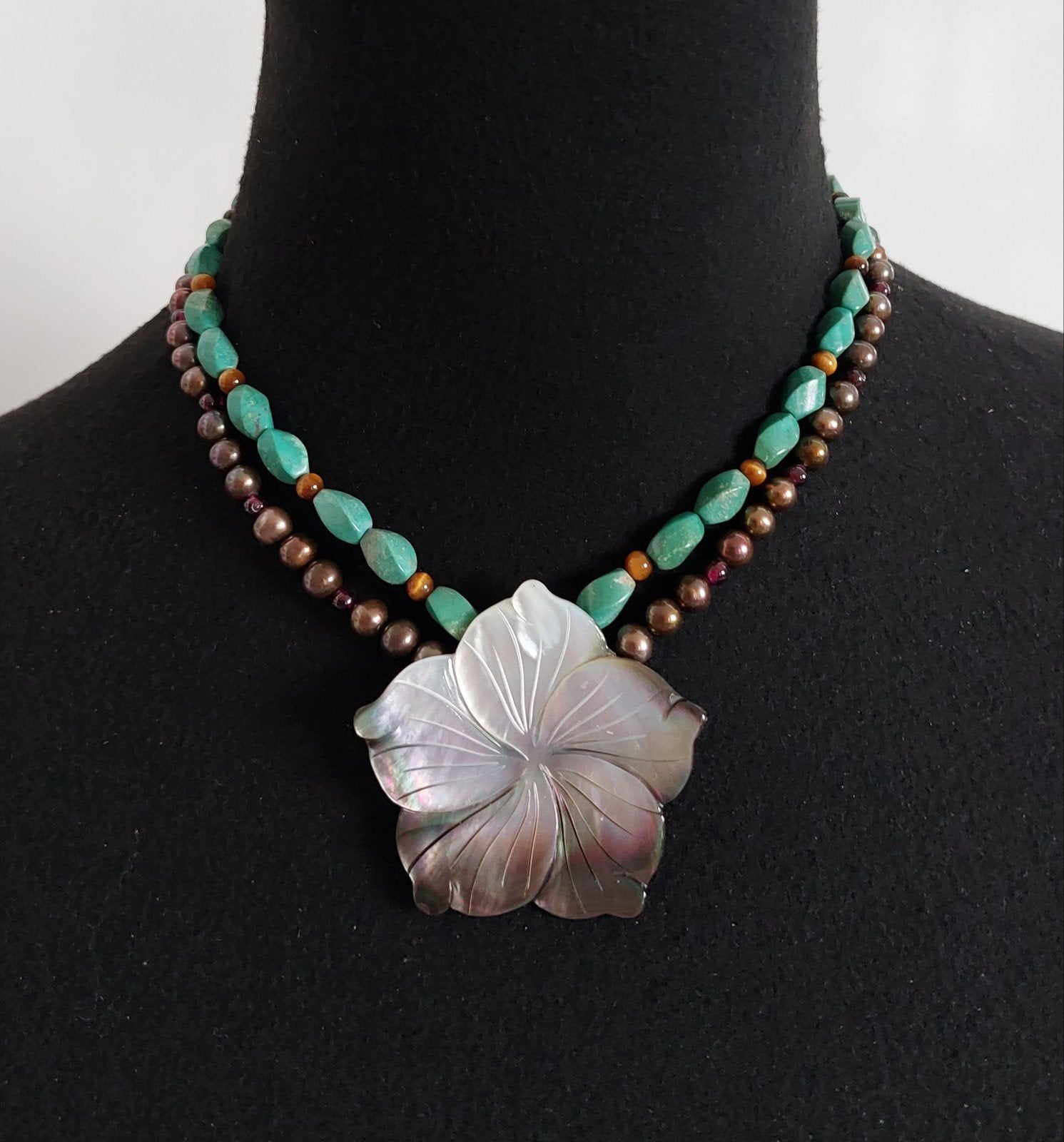 Ketting met turkoois parelmoer hanger en zilveren slot, Ophalen of Verzenden, Met edelsteen