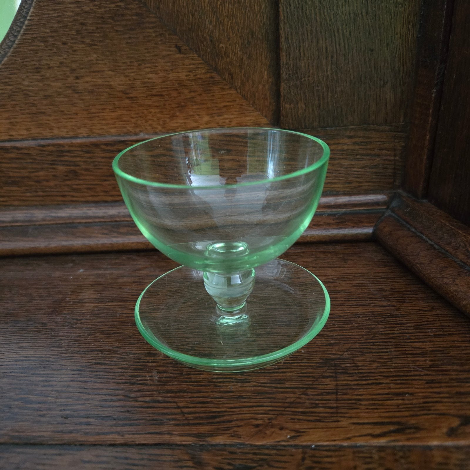 Vintage uranium glaasje, Antiek en Kunst, Antiek | Glas en Kristal, Ophalen of Verzenden