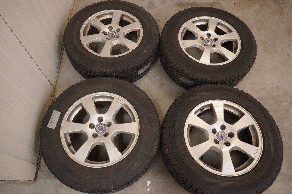 Originele Volvo 17 inch lichtmetalen velgen incl banden, Ophalen, Kalkovens 13, Info@vakgaragekamstra.nl, 17 inch