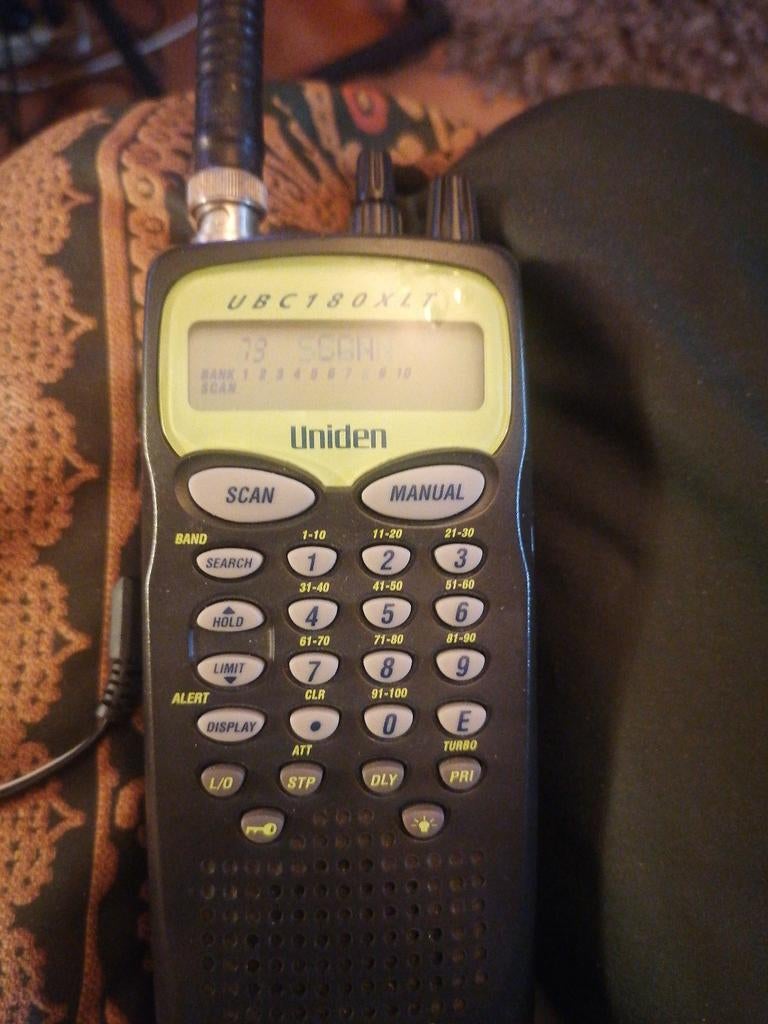 Uniden UBC180XLT Scanner 100 kanalen, Ophalen of Verzenden, Zo goed als nieuw, 30 tot 200 kanalen, Draagbaar