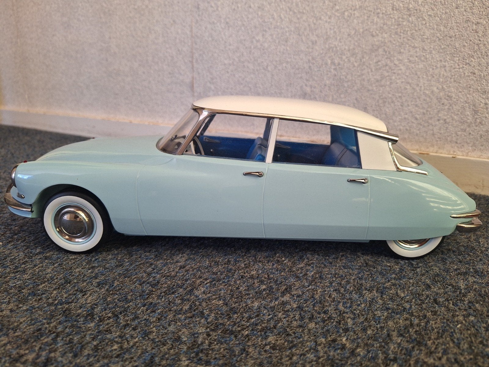 Norev Citroën DS 19 1959 Schaal 1:12 - 366/500 nieuwstaat!, Hobby en Vrije tijd, Modelauto's | 1:5 tot 1:12, Ophalen of Verzenden