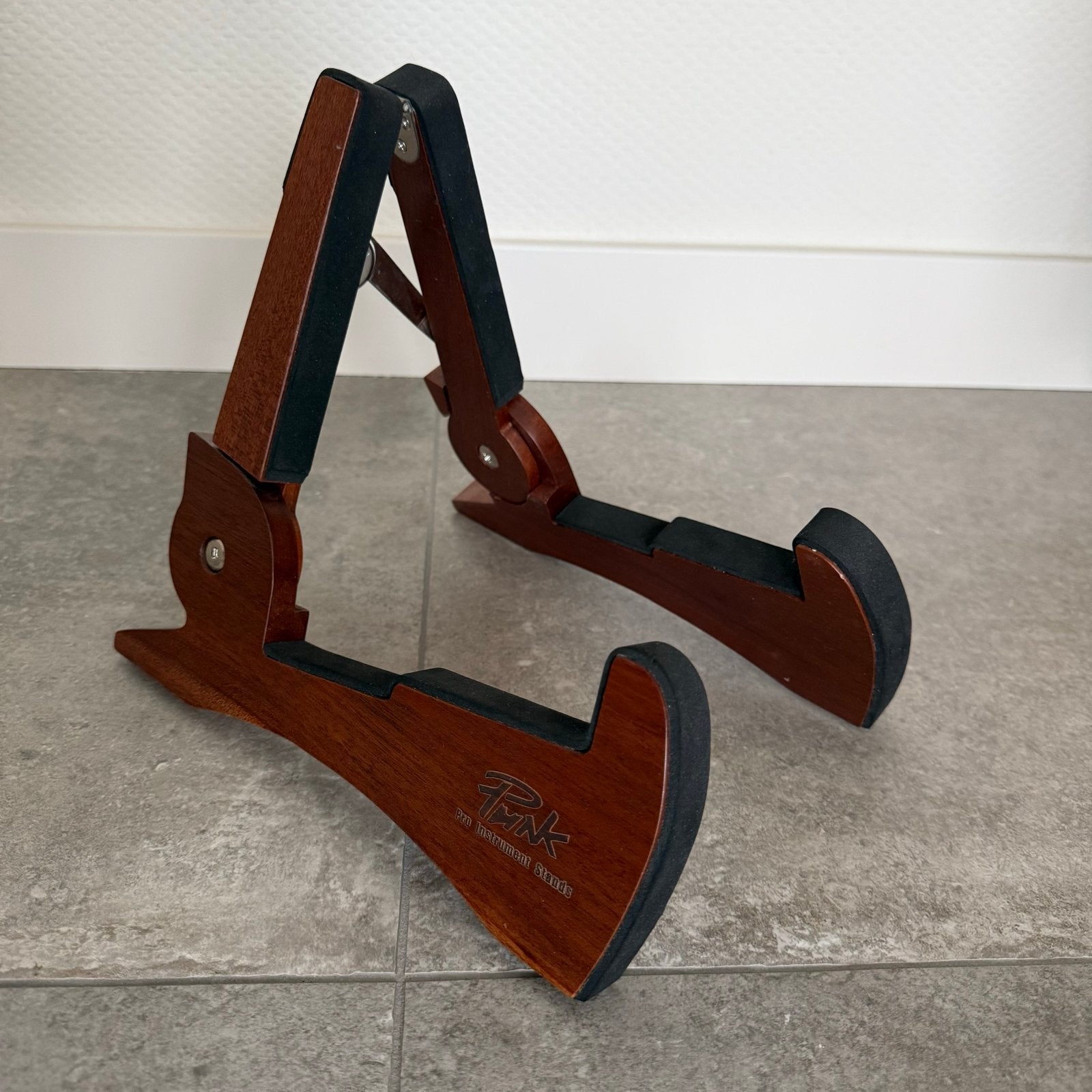 Houten gitaarstandaard - inklapbaar, Muziek en Instrumenten, Standaards, Ophalen, Zo goed als nieuw, Instrumentstandaard, Gitaar