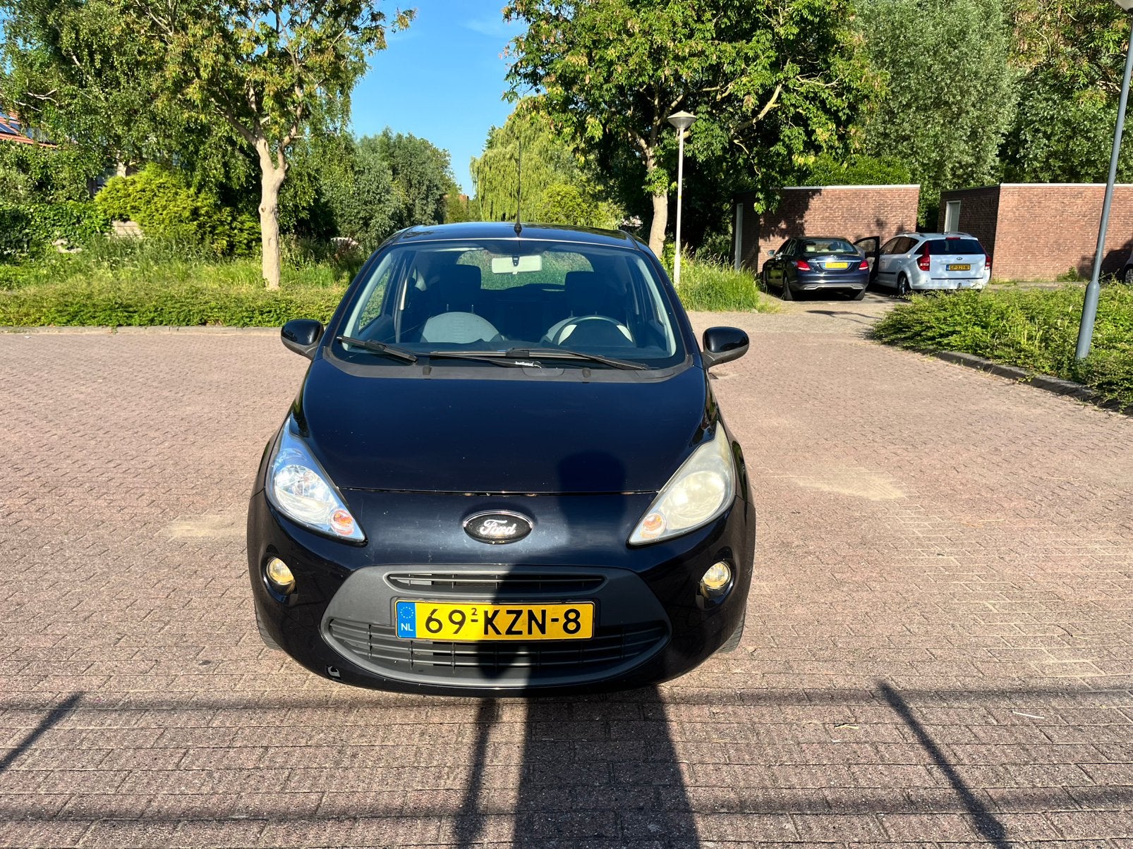 Ford Ka 1.2 51KW 2010 Zwart, Auto's, Voorwielaandrijving, 4 cilinders, 4 stoelen, Zwart