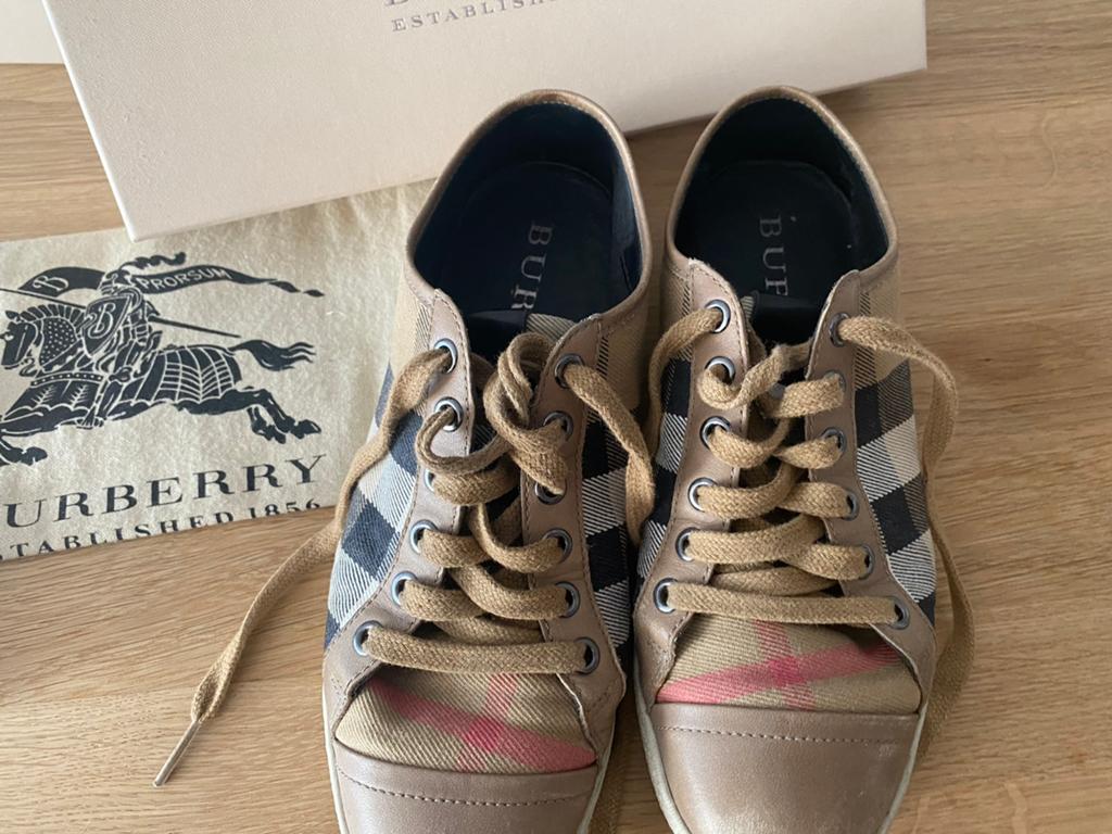 Schoenen unisex Burberry, Zwart, Ophalen of Verzenden, Sneakers of Gympen, Zo goed als nieuw