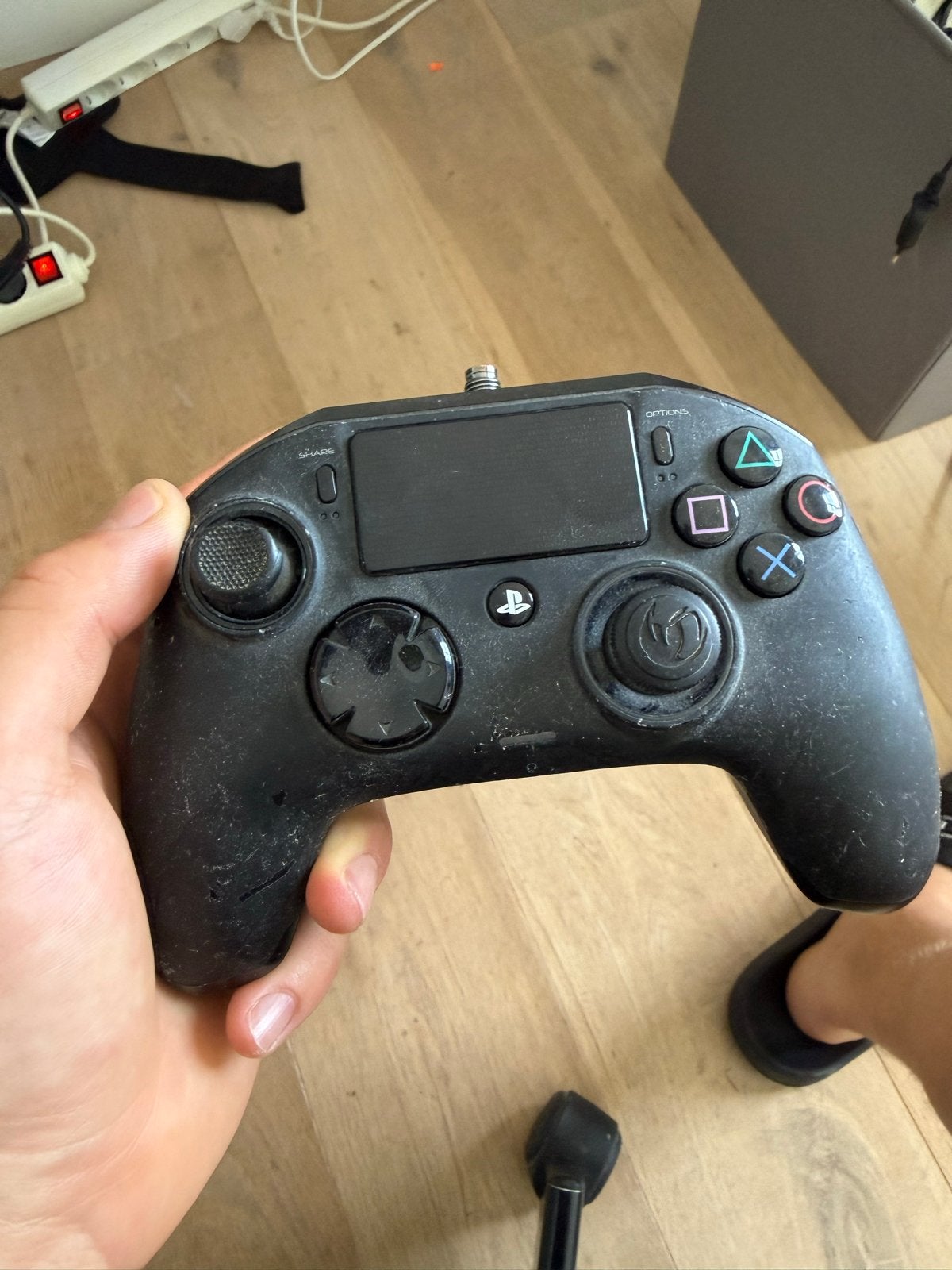 Nacon controller met defecte kabelaansluiting en schade, Spelcomputers en Games, Ophalen, Niet werkend, Controller, PlayStation 4