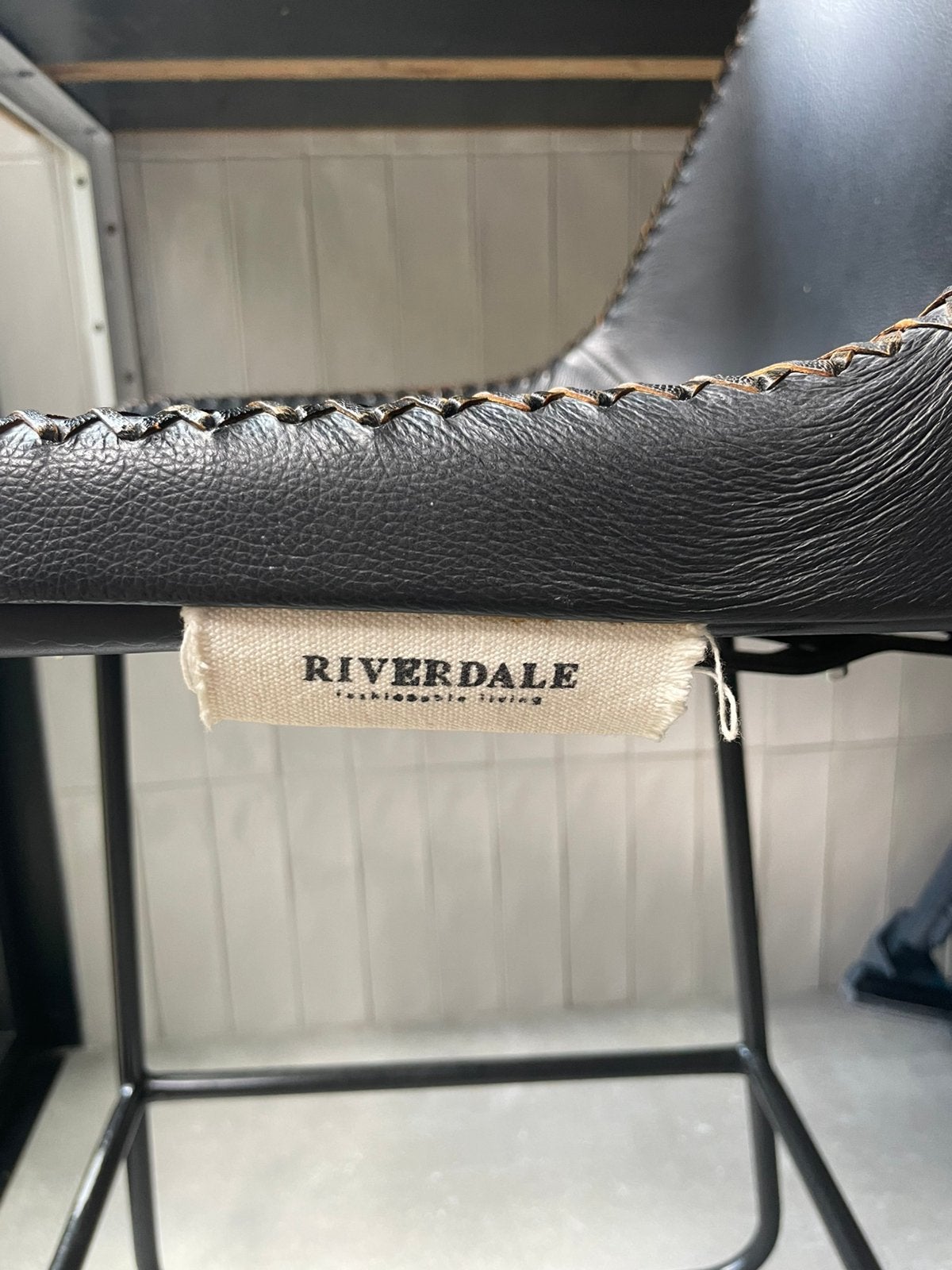 Riverdale barkruk zwart leer, 1 kruk, Ophalen, Leer, 60 tot 90 cm