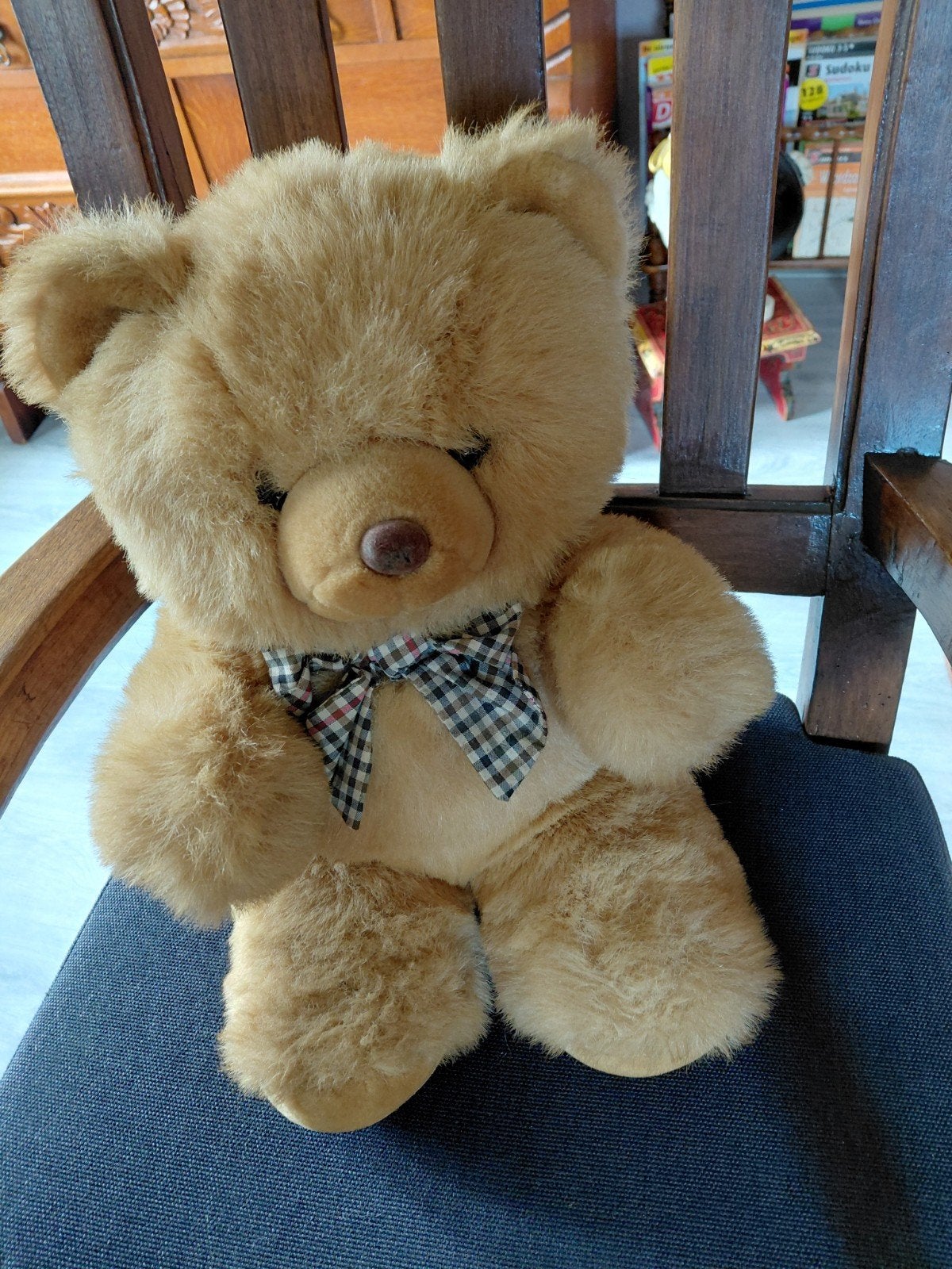 Schattige teddybeer met geruite strik, Ophalen, Beer, Zo goed als nieuw, Middelgroot (20 tot 80 cm)