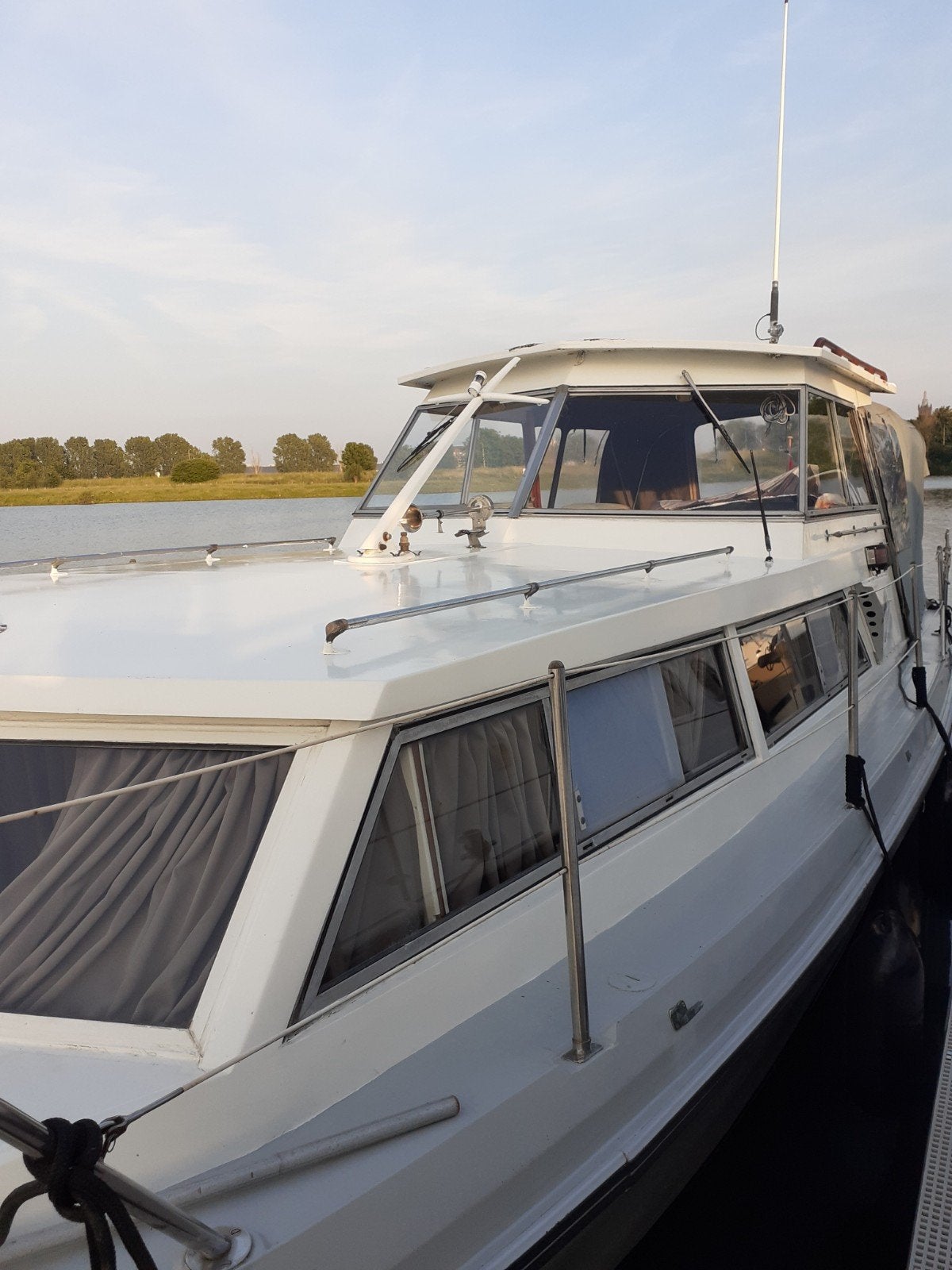 Nette Motorboot met kajuit en overkapping, Watersport en Boten, Motorboten en Motorjachten, Gebruikt, Diesel, Biminitop, Ophalen of Verzenden