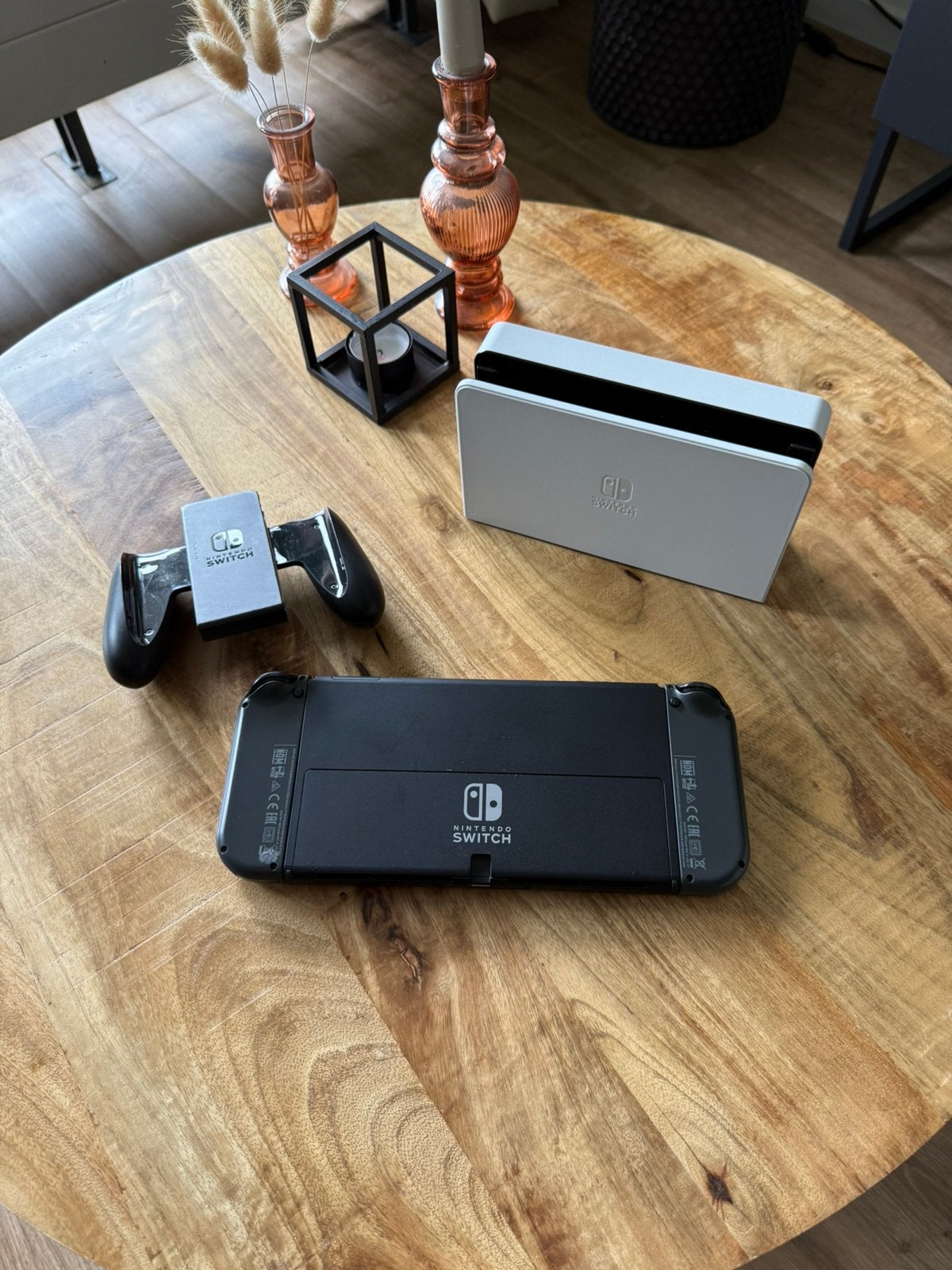 Foto 3 van Nintendo Switch Oled met MicroSD card van 256GB!