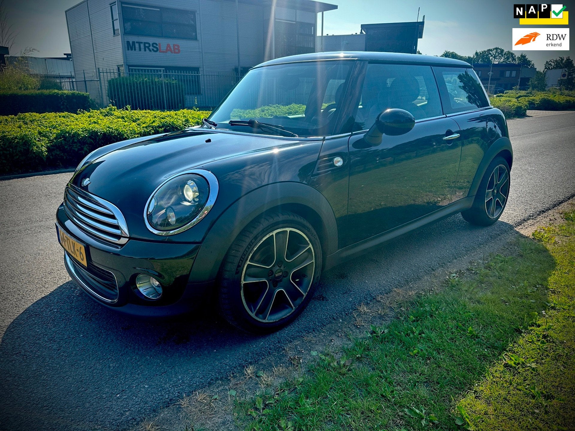 Mini 3-Deurs 1.6 One , NIEUWSTAAT, LEER, AIRCO DEALERONDERHO, Voorwielaandrijving, Euro 5, Zwart, 4 stoelen