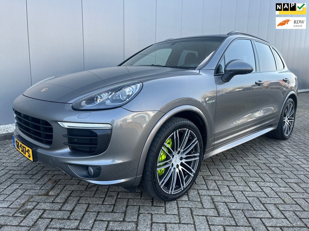 Porsche Cayenne 3.0 S E-Hybrid SPORT-DESIGN/ PANO/ SPORTCHRO, Auto's, Porsche, Automaat, Cayenne, Gebruikt, 2995 cc