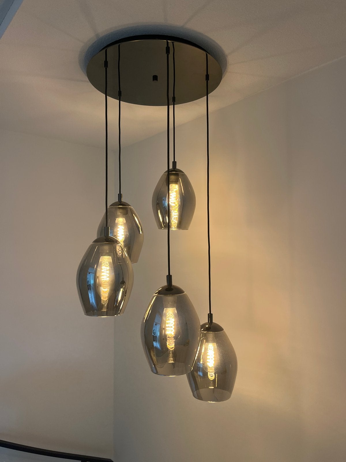 Moderne EGLO hanglamp met 5 glazen kappen, Ophalen, Zo goed als nieuw, Glas, 75 cm of meer