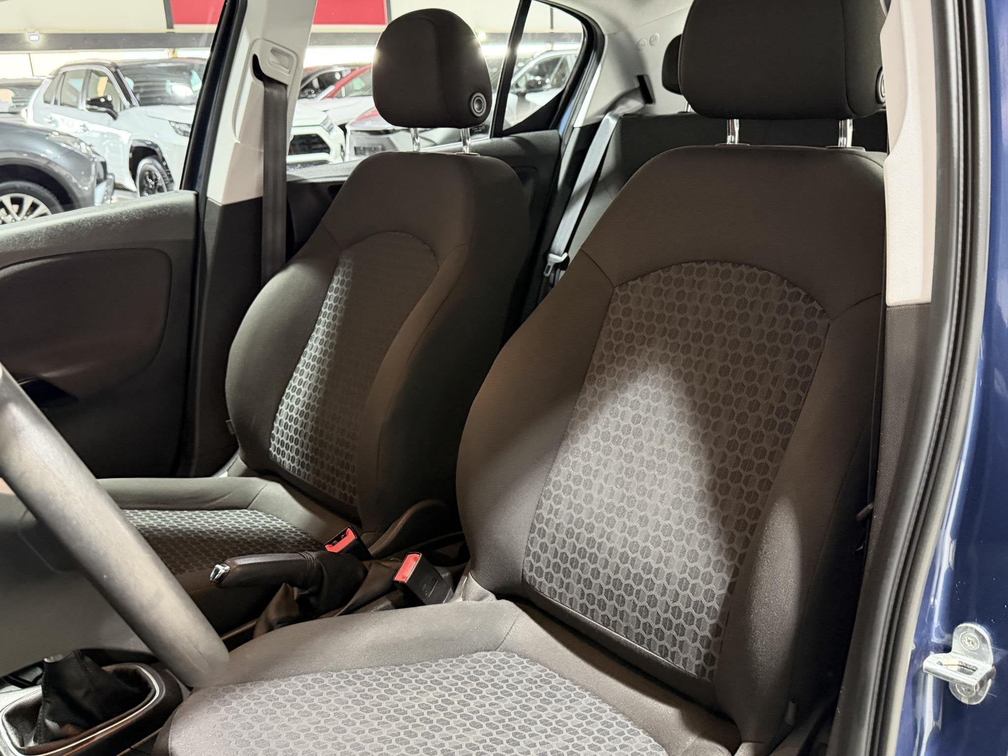 Opel Corsa 1.4 Edition Automaat , Parkeersensoren voor en ac, Dealer onderhouden, Gebruikt, 4 cilinders, Blauw
