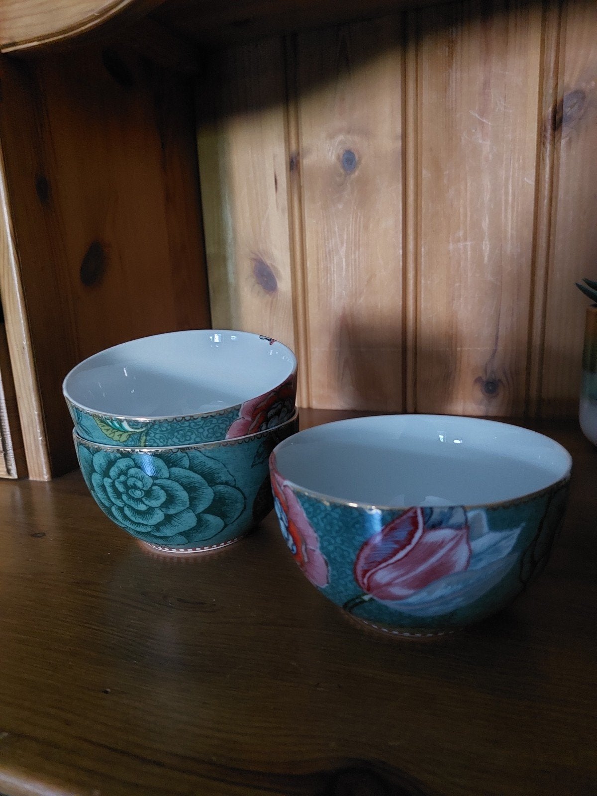 Mooie kommen met libelle en bloemen design, Huis en Inrichting, Keuken | Servies, Ophalen, Keramiek, Zo goed als nieuw, Kom(men)