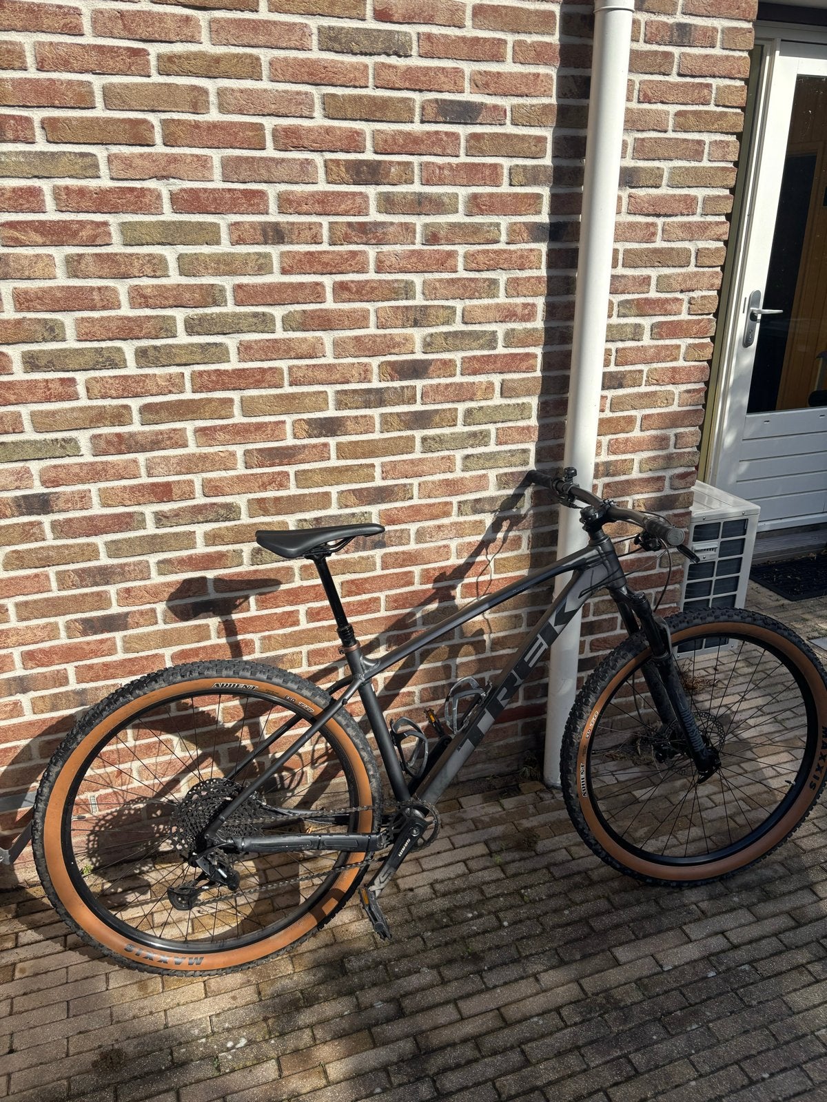 Foto 6 van Trek X-Caliber 8 2023 Satin Lithium Grey 29 inch