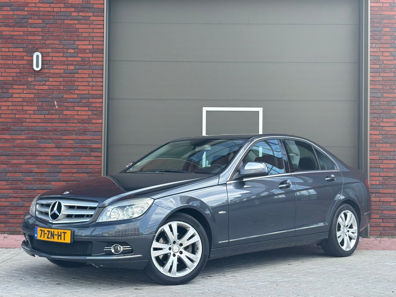 Mercedes-Benz C-Klasse C180 Kompressor AUTOMAAT/Dealer OH, Auto's, Dealer onderhouden, Achterwielaandrijving, 1800 kg, Zwart