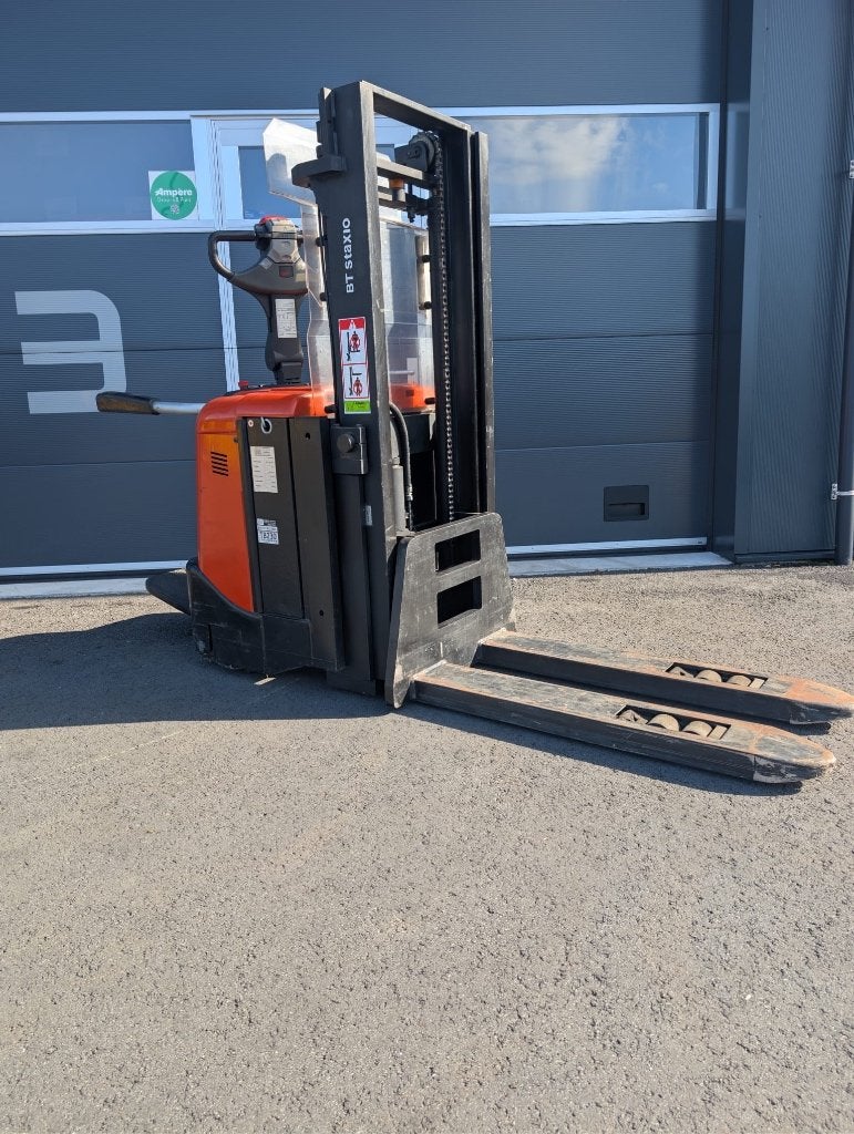 Elektrische stapelaar BT 1600 kg, hefhoogte 2,35 m, ex btw, Ophalen, Gebruikt, MachinesNoord, Info@machinesnoord.nl