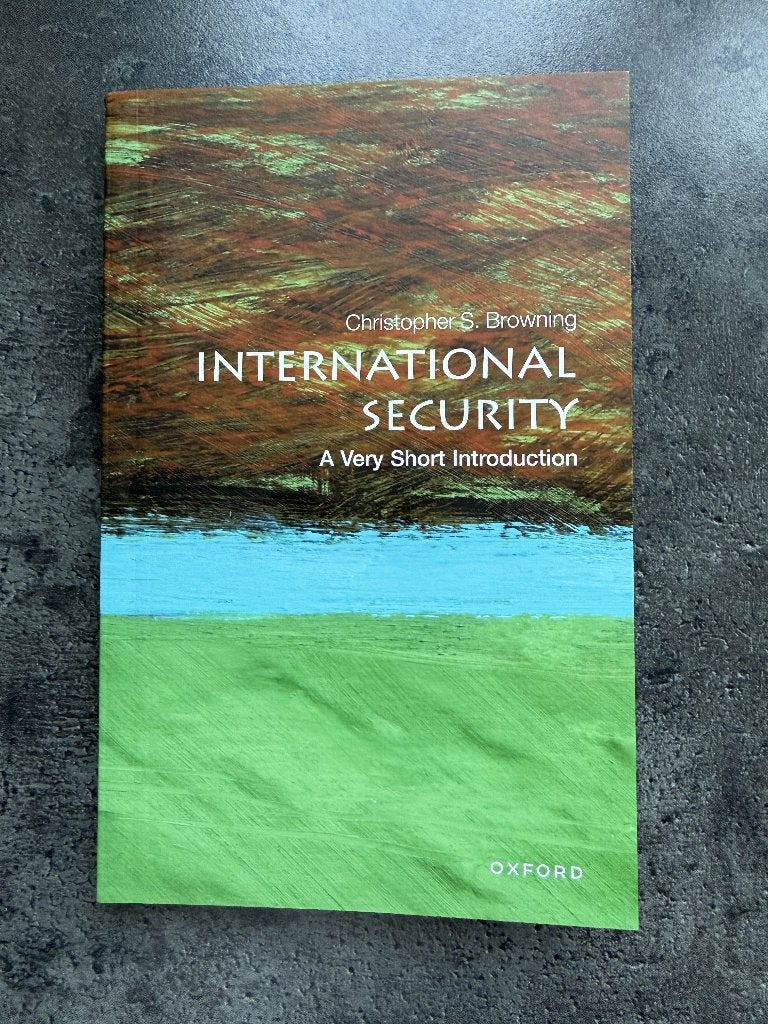 Nieuw – International Security: A Very Short Introduction, Ophalen of Verzenden, Gamma, Nieuw, HBO
