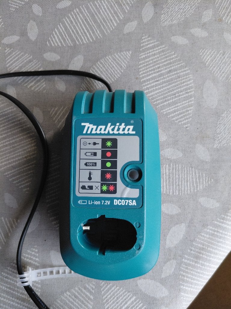 acculader van Makita, Ophalen of Verzenden, Nieuw, Minder dan 400 watt, Boormachine