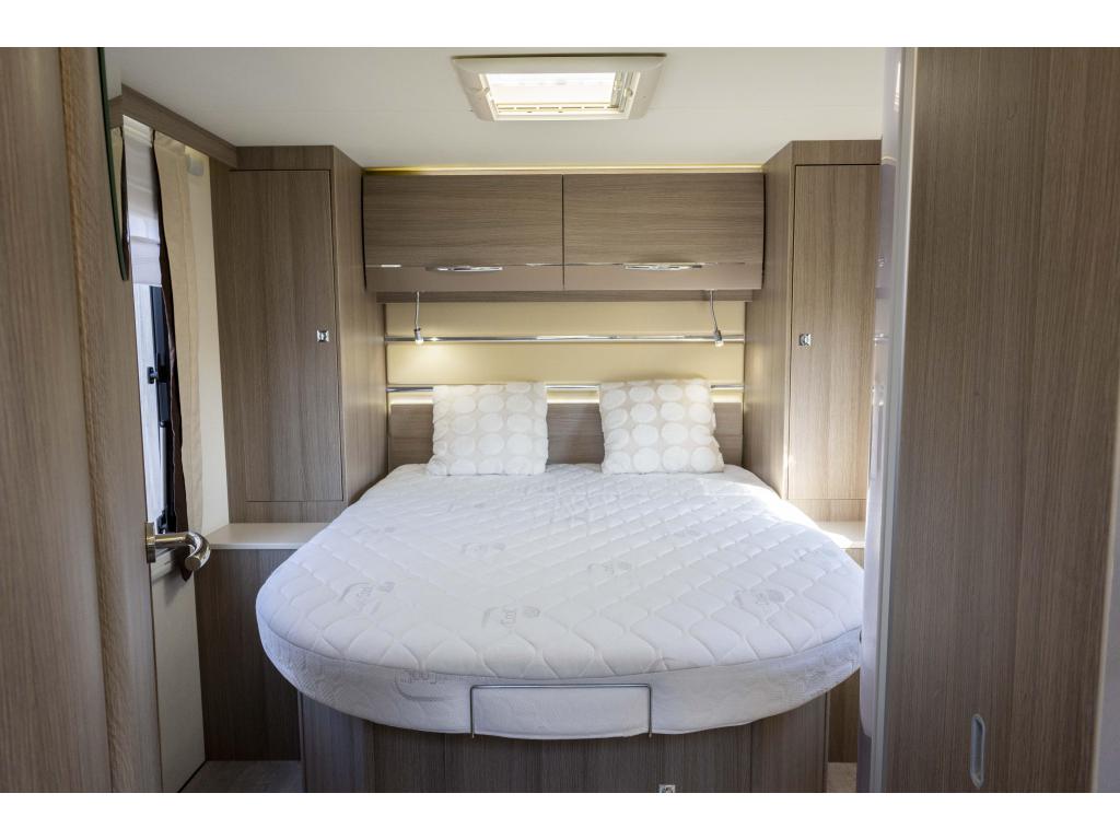 Chausson Exaltis 718 EURO5 150PK Queensbed, Caravans en Kamperen, Campers, Integraal, Ringverwarming, Fiat, Koelkast