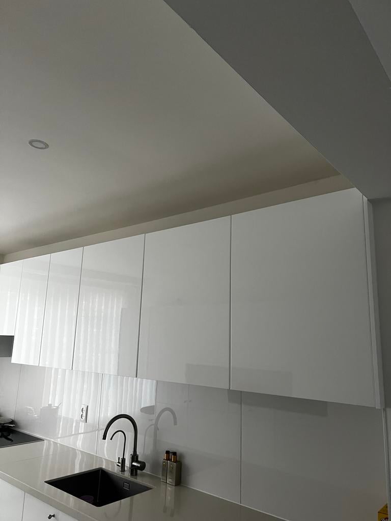 Moderne witte hoogglans keuken kasten alleen boven, Wit, Enkelwandige keuken, Ophalen of Verzenden, Zo goed als nieuw