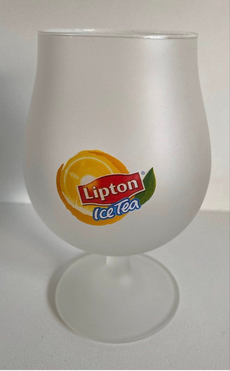 Glas van Lipton Ice Tea op voet. EK 2010 Ned-Den. H. 14,5 cm, Ophalen of Verzenden, Zo goed als nieuw, Frisdrankglas