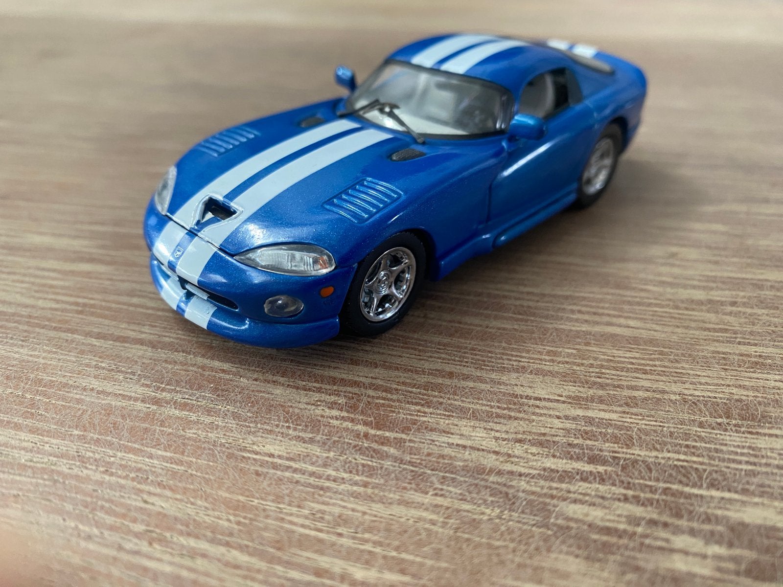 Dodge Viper GTS 1996 1:43 Universal Hobbies blauw/wit, Hobby en Vrije tijd, Ophalen of Verzenden, Zo goed als nieuw, Auto, Universal Hobbies