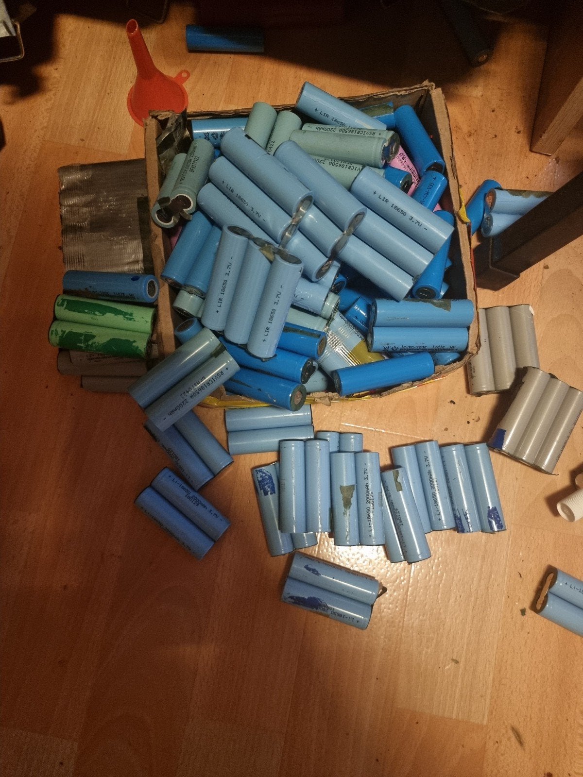 100+ 18650 Li-ion batterijen te ruil voor energiedrank, Ophalen of Verzenden, Gebruikt, Oplaadbaar