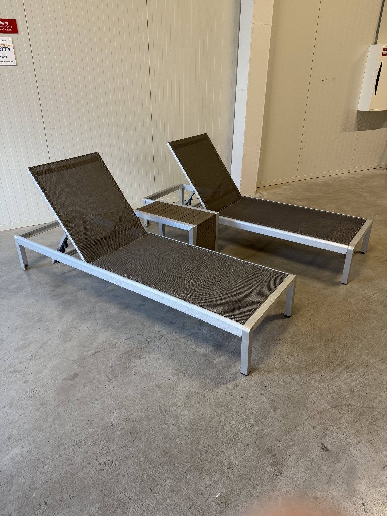 2x weerbestendige ligbedden en bijzettafel (aluminium+mesh), Ophalen, Gebruikt, Aluminium, Verstelbaar
