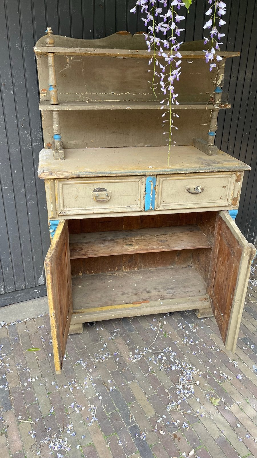 Foto 11 van BARNFIND: brocante kast/keukenkast/buffetkast/servieskast
