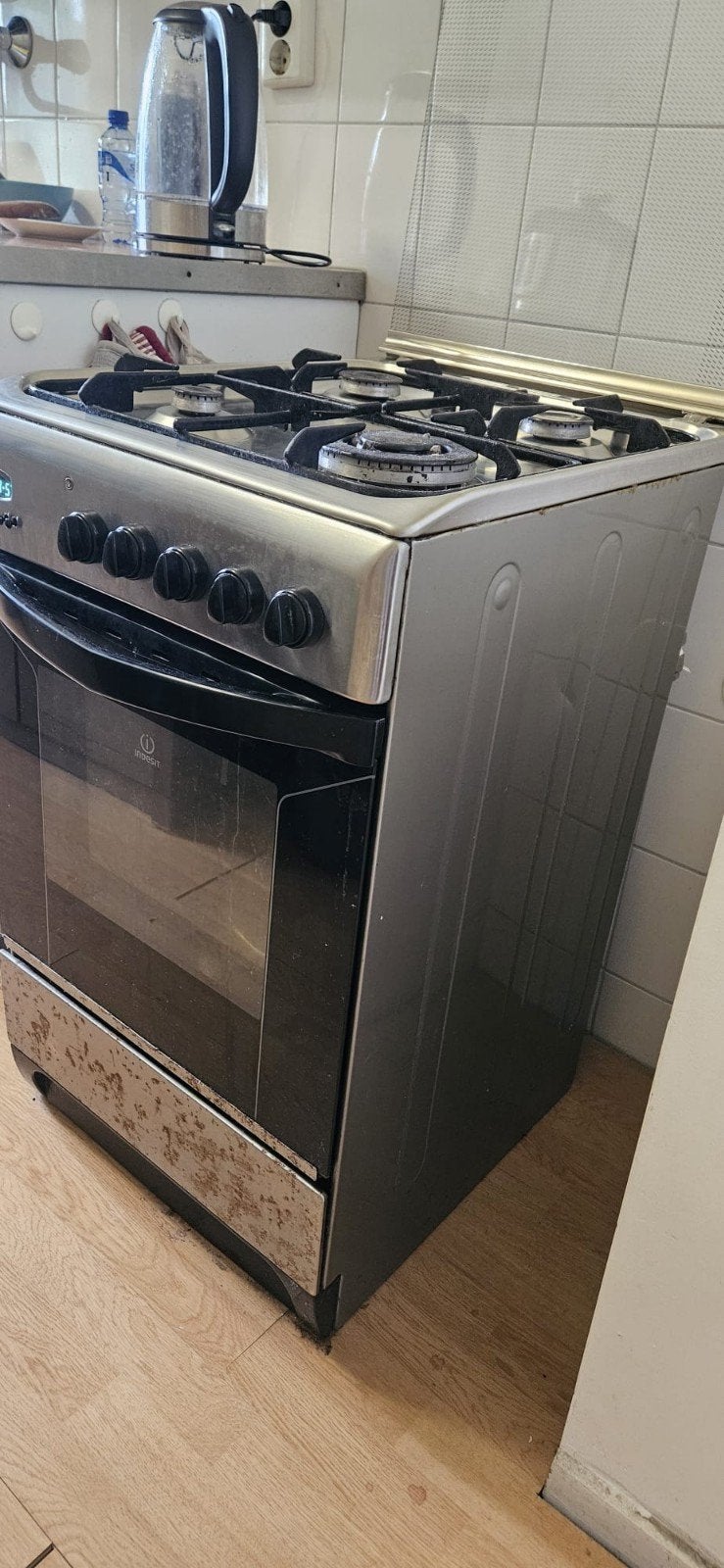 Indesit Vrijstaand Gasfornuis met Oven - Gebruikt, Witgoed en Apparatuur, Fornuizen, Ophalen, Gebruikt, 60 cm of meer, 4 kookzones