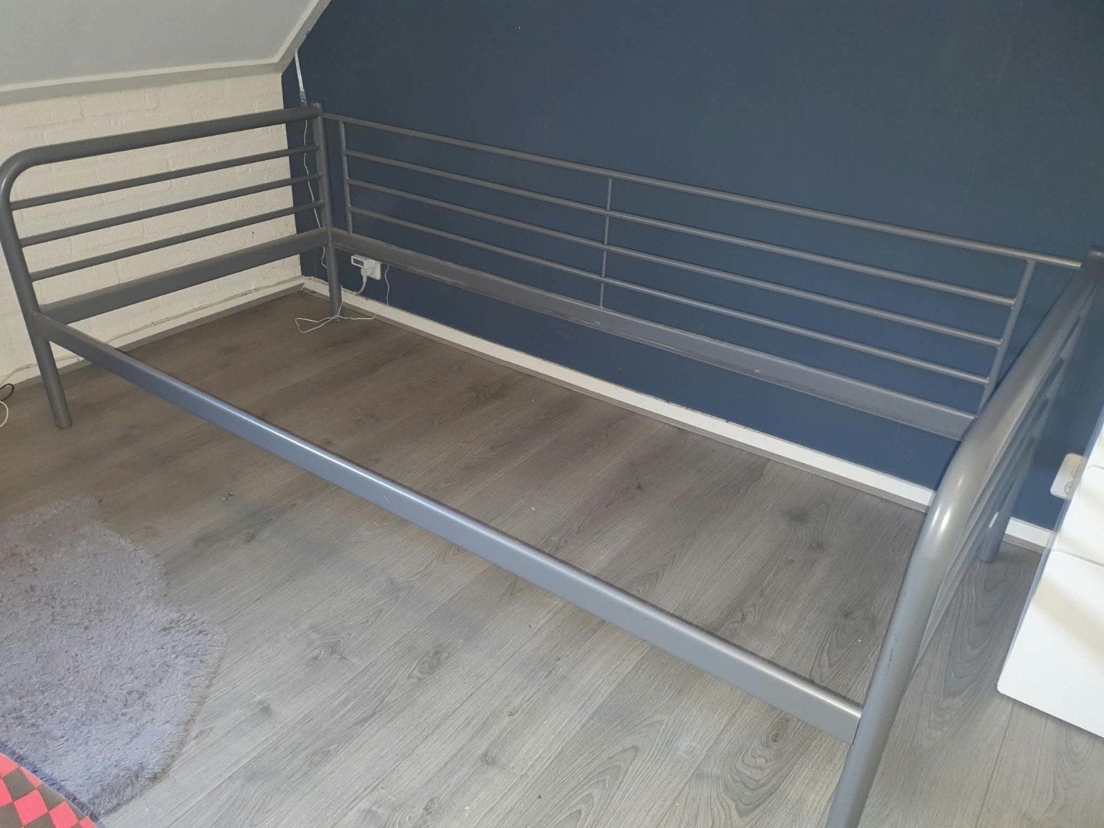 Eenpersoonsbed grijs metaal 90x200cm, Huis en Inrichting, Ophalen, Gebruikt, 90 cm, Eenpersoons