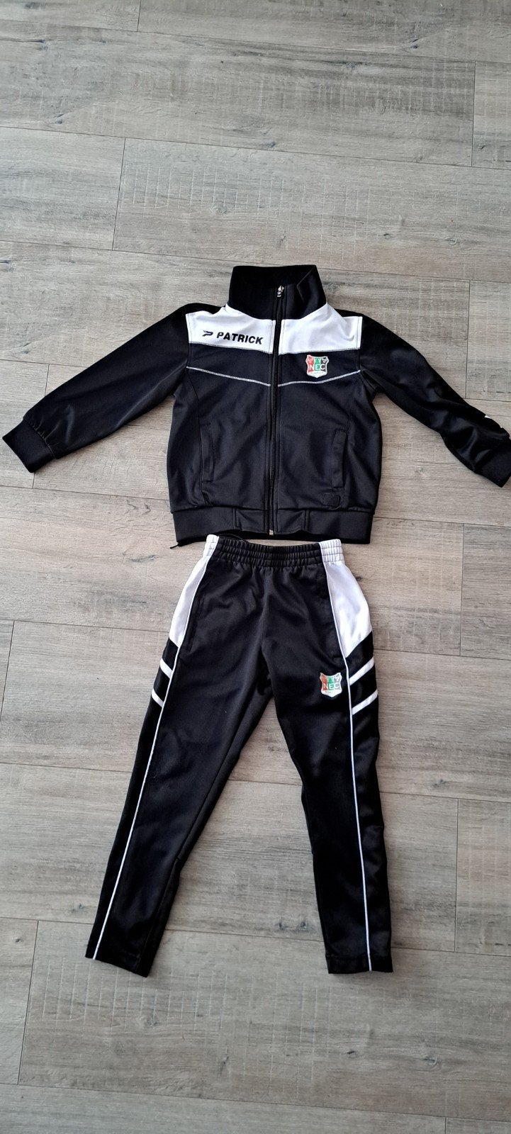 NEC kleding: trainingspak, polo en regenjas, Kinderen en Baby's, Ophalen of Verzenden, Gebruikt, Legea, Patrick, Jongen of Meisje