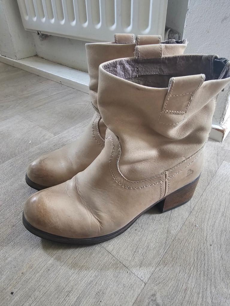 Leren Bullboxer creme enkellaarsjes vintage stijl met ritsen, Kleding | Dames, Schoenen, Beige, Lage of Enkellaarzen, Ophalen of Verzenden