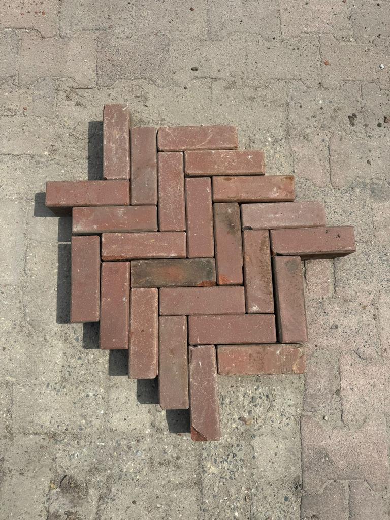 Dikformaat rood/paars 1000m2+ (Nieuw binnen), Tuin en Terras, Ophalen, Zo goed als nieuw, Keramiek, Klinkers