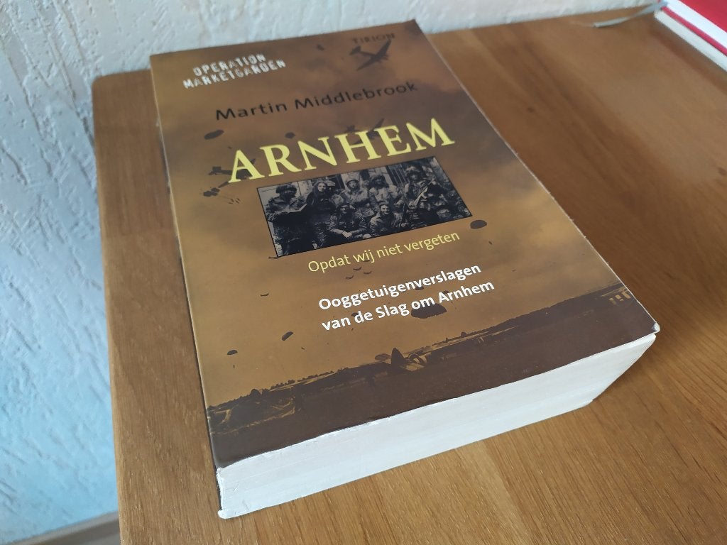 Arnhem - Opdat wij niet vergeten - Ooggetuigen van de Slag.., Ophalen of Verzenden, Tweede Wereldoorlog, Gelezen, Overige onderwerpen