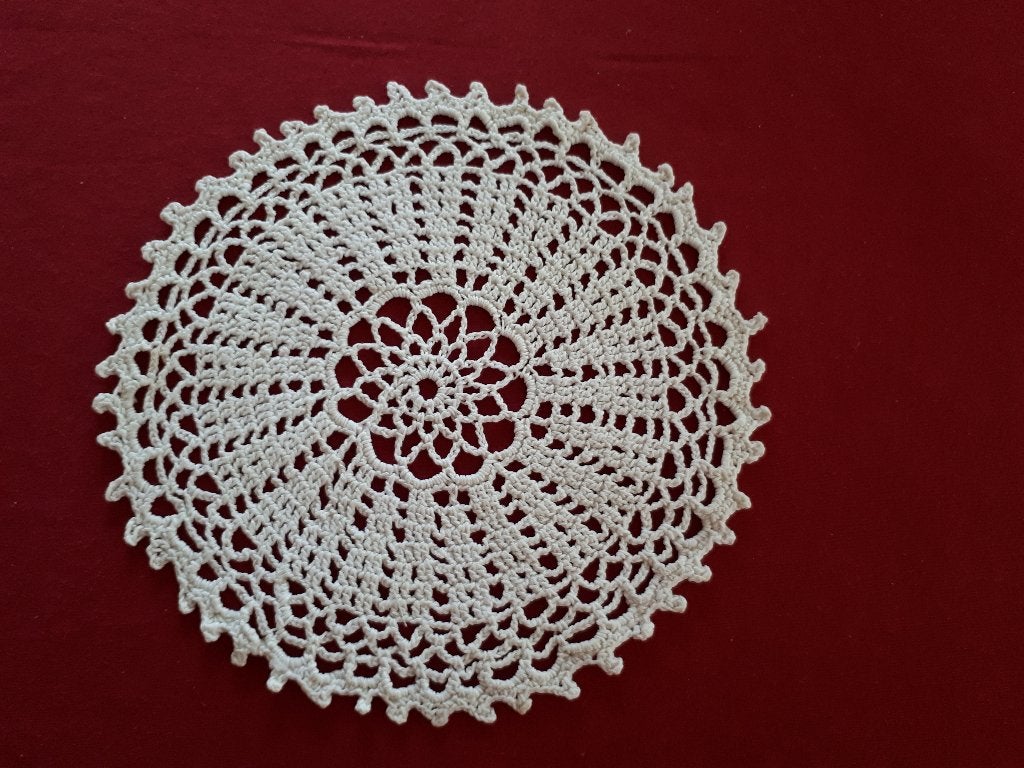 Mooi handgehaakt met vissersgaren creme kleedje, Ophalen of Verzenden
