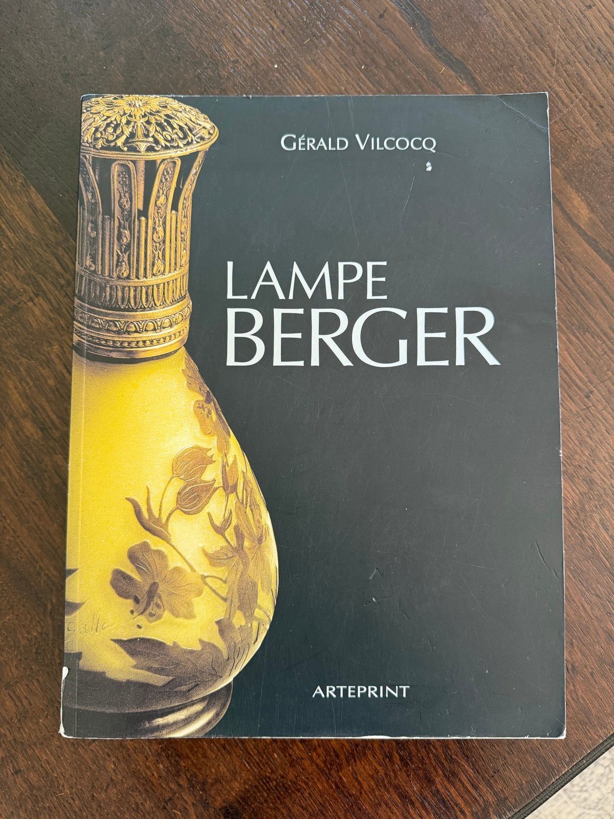 Lampe Berger - Gérald Vilcocq (licht beschadigd), Boeken, Kunst en Cultuur | Fotografie en Design, Ophalen of Verzenden, Gelezen
