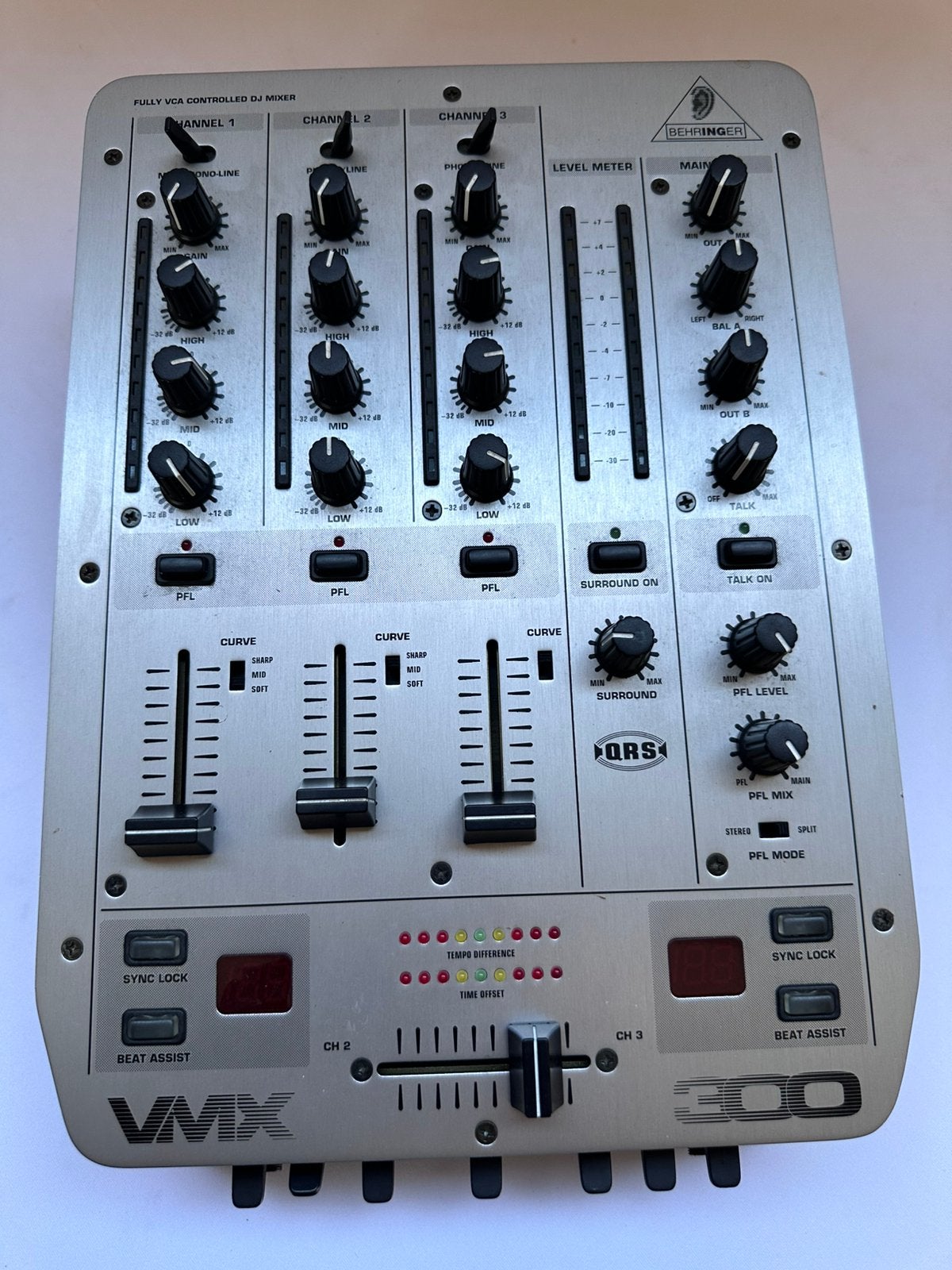 Behringer VMX 300 dj mixer, Ophalen of Verzenden, Zo goed als nieuw, Minder dan 5 kanalen