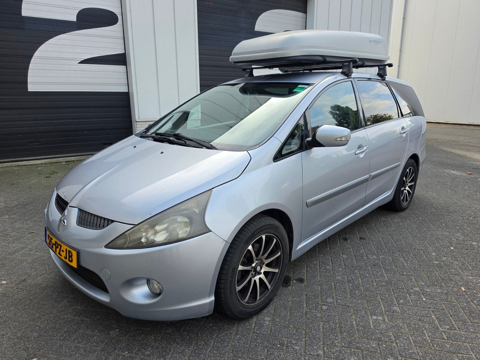 Mitsubishi Grandis Automaat – APK 2027 – Incl 660L Dakkoffer, Auto's, Stof, 7 stoelen, Particulier, 93 €/maand