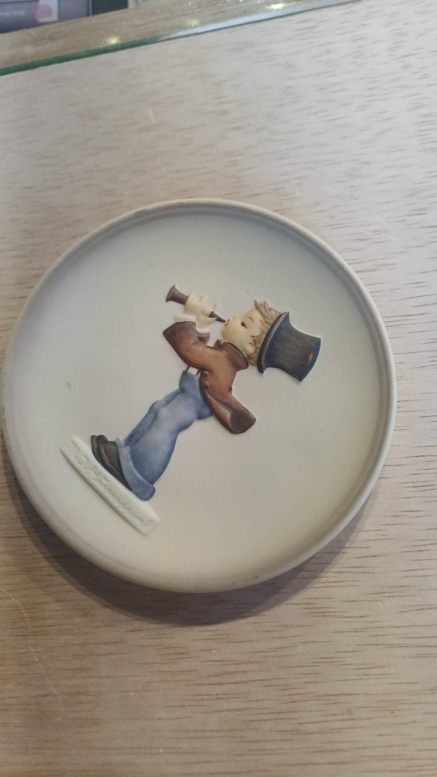 Goebel Hummel 'Little Music Makers' bordje - Trompet. WD-18., Antiek en Kunst, Ophalen of Verzenden