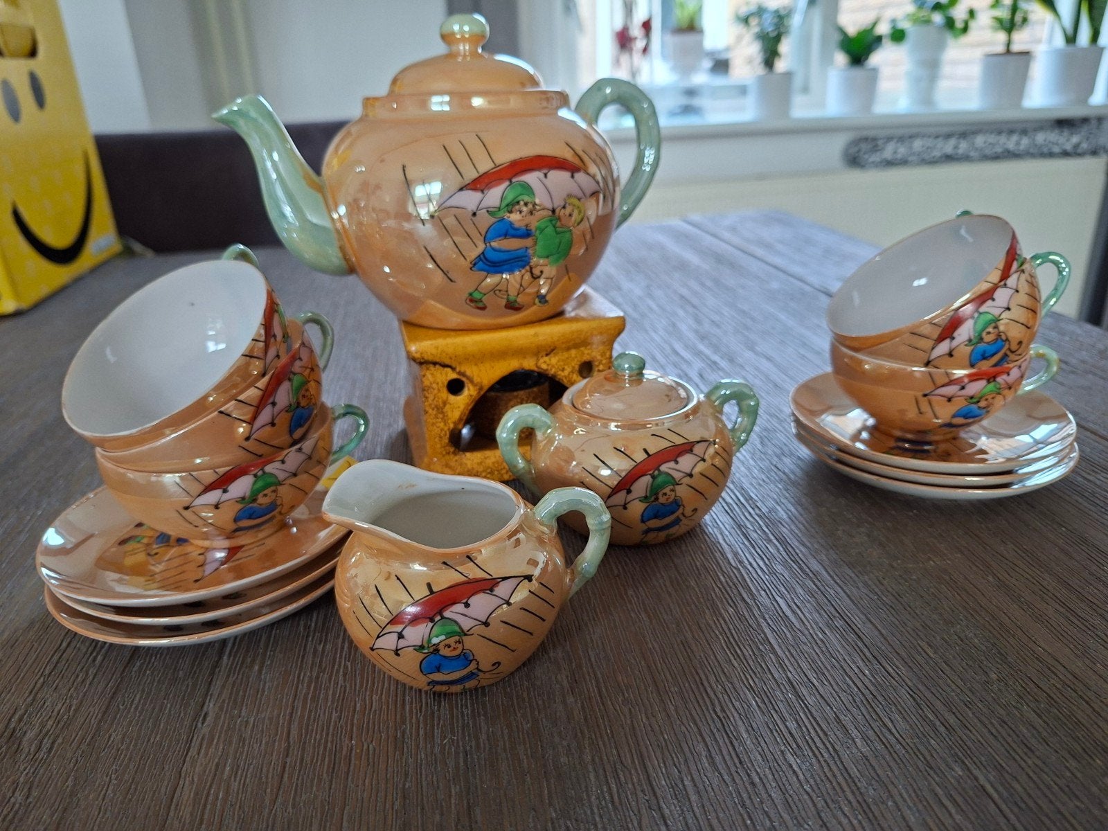 Foreign porseleinen kindertheeservies ( compleet), Ophalen