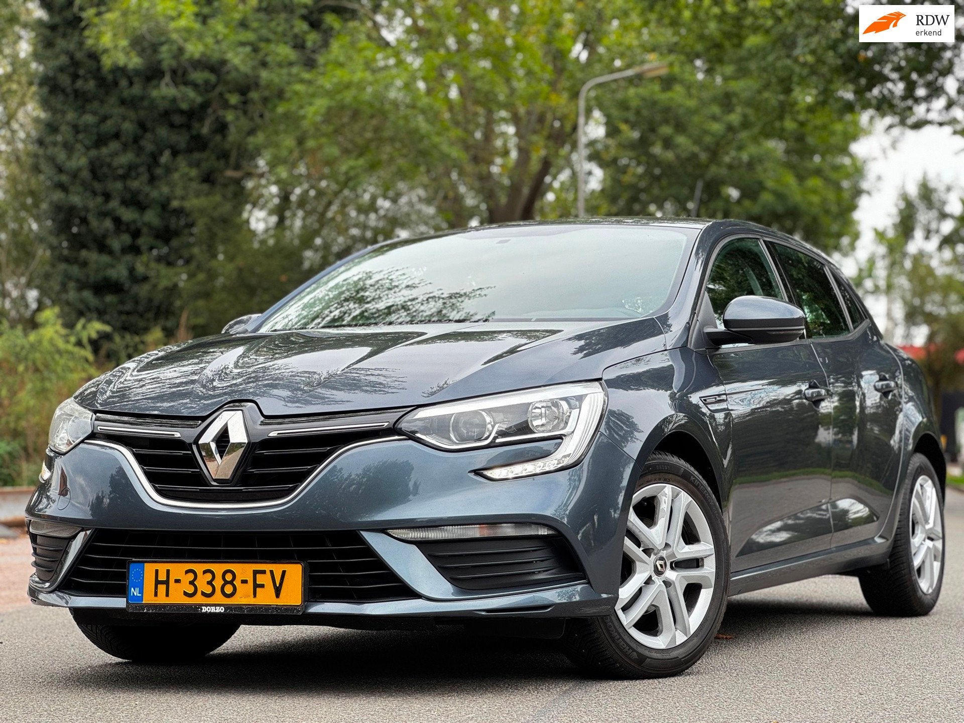 Renault Mégane 1.2 TCe Life|6BAK|CRUISE|AIRCO|ELEKRAMEN|STU, Auto's, Voorwielaandrijving, Dealer onderhouden, 101 pk, Gebruikt