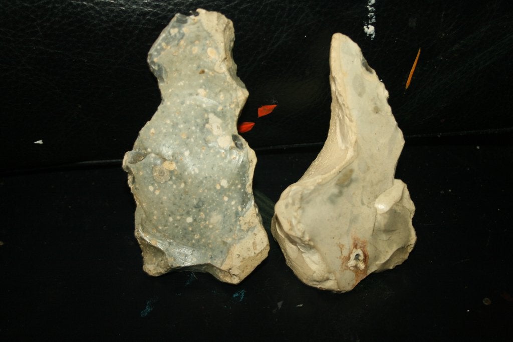 2 SCHITTERENDE NEANDERTHALER MESSEN DORDOGNE 100.000 JAAR, Sieraden, Tassen en Uiterlijk, Verzenden, Zo goed als nieuw