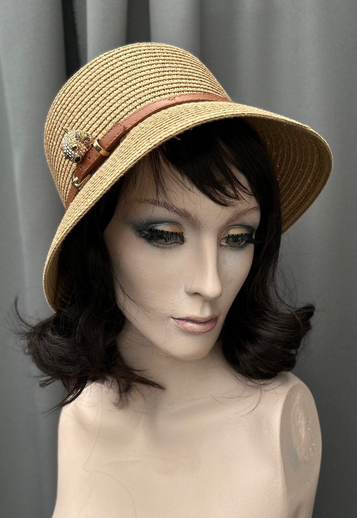 Mooie dames zomer Hoed maat 55, met bijzondere broche, Zo goed als nieuw, X, One size fits all, Ophalen of Verzenden