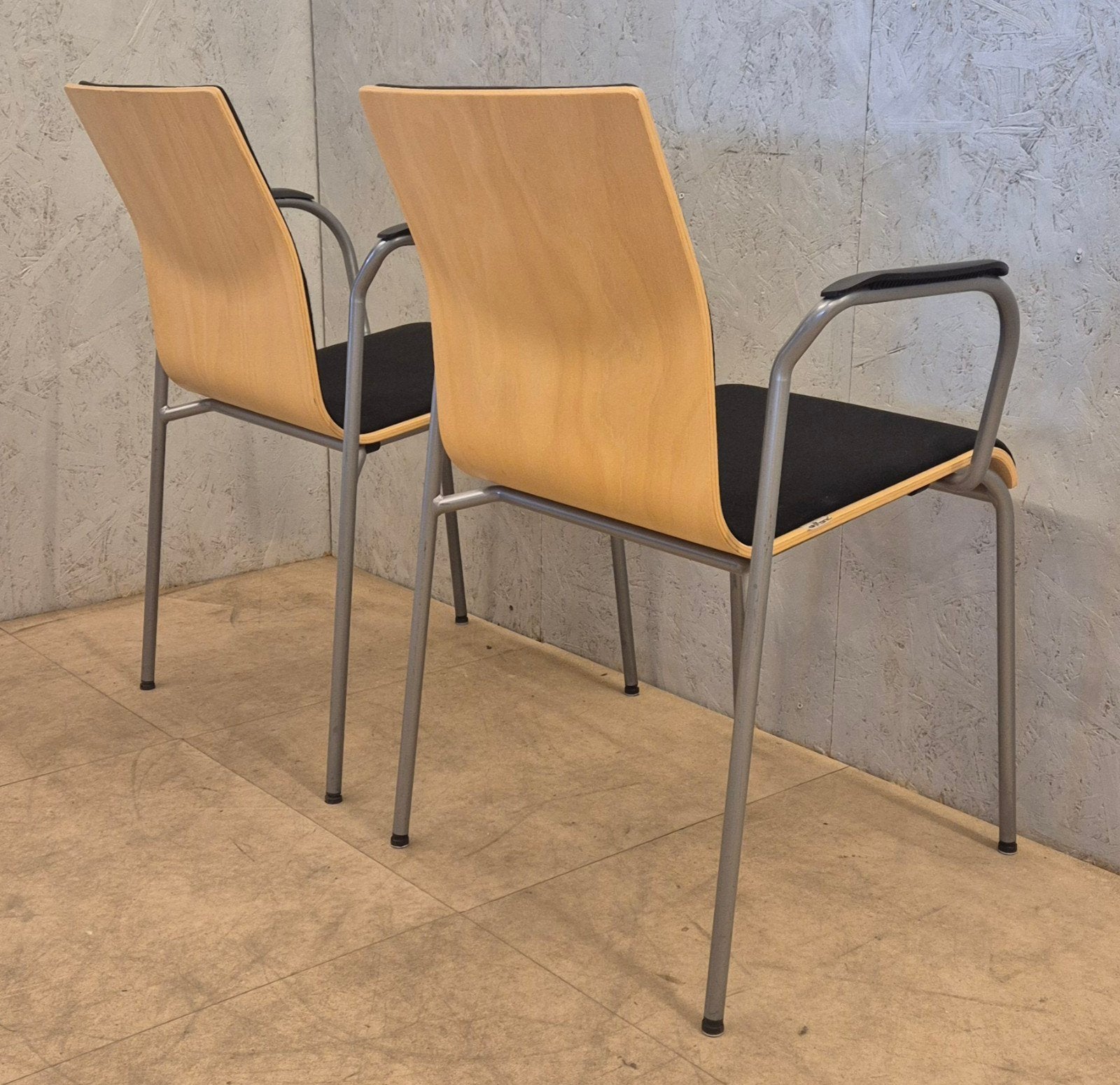 2X Ahrend design vergaderstoelen met armleuningen, Ophalen, Gebruikt, Zwart, N.v.t