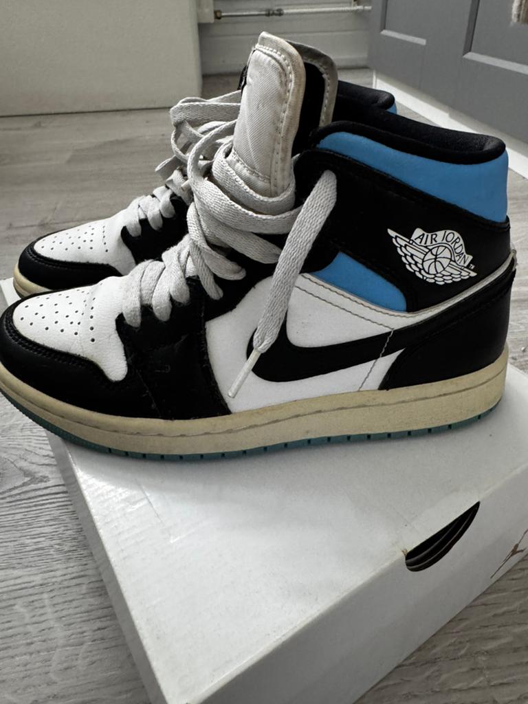 AIR Jordan 1MID 37.5, Ophalen of Verzenden, Zo goed als nieuw, Zwart, Sneakers of Gympen