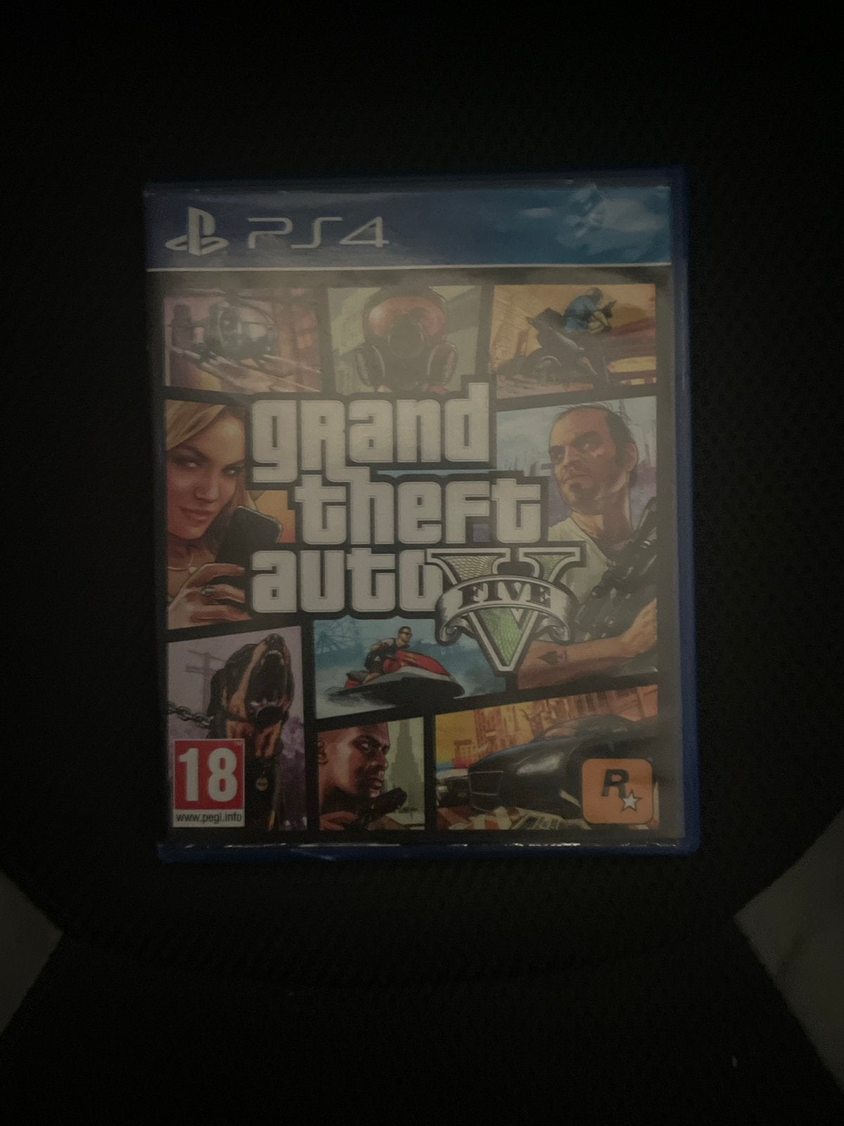 Foto 2 van Grand Theft Auto V (GTA 5) PS4 - Inclusief kaart